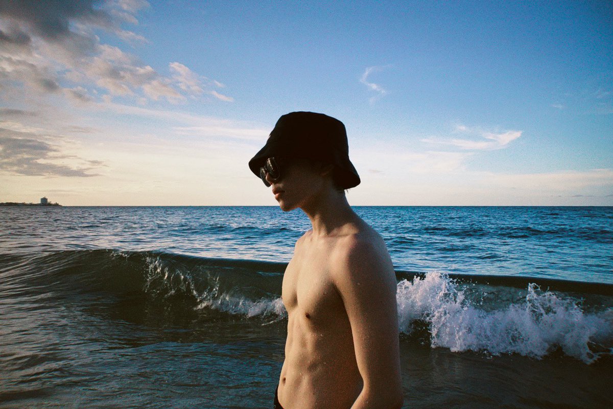 dailywonjun's tweet image. beach days ☀️🌊

#원준 #WONJUN