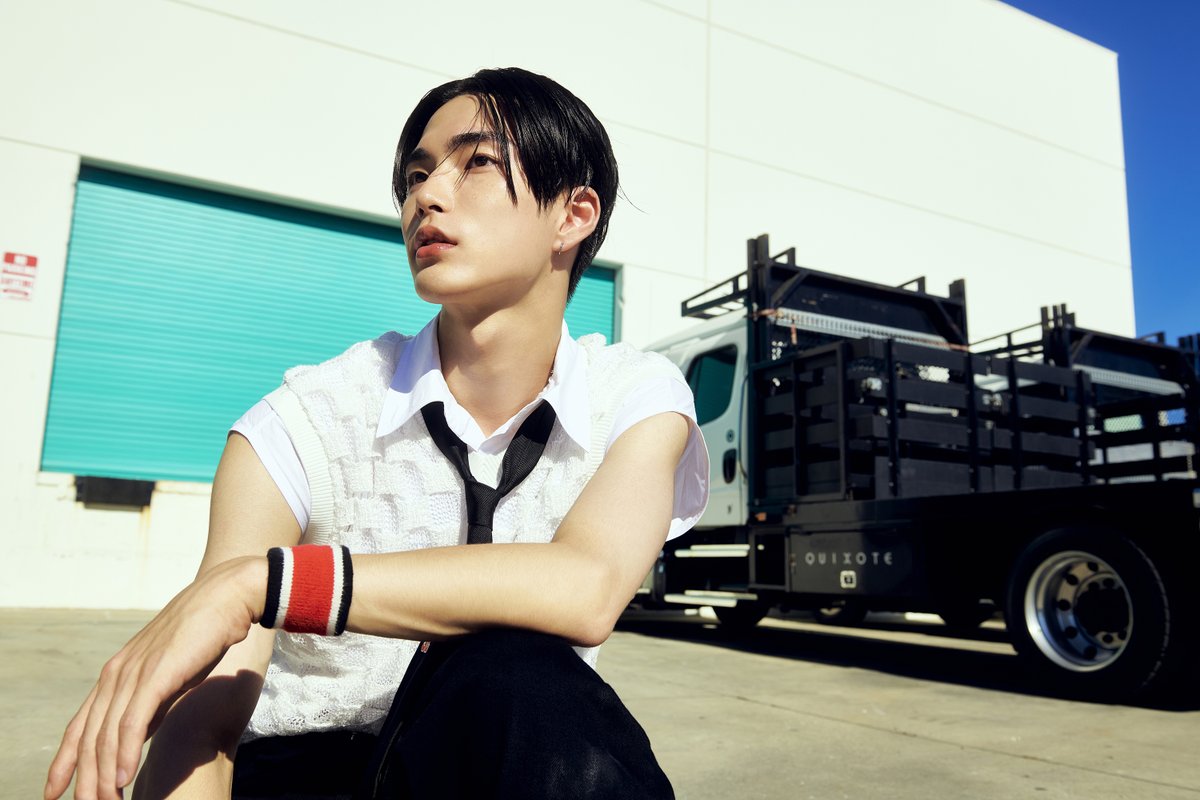 RIIZE_official's tweet image. Guitar Hunting Journey #1
#SEUNGHAN #승한

【Get A Guitar - The 1st Single Album】
➫ 2023.09.04 6PM (KST)

💿Pre-save &amp;amp; Pre-order
riize.lnk.to/GetAGuitar

#RIIZE #라이즈
#RISEandREALIZE
#GetAGuitar #RIIZE_GetAGuitar