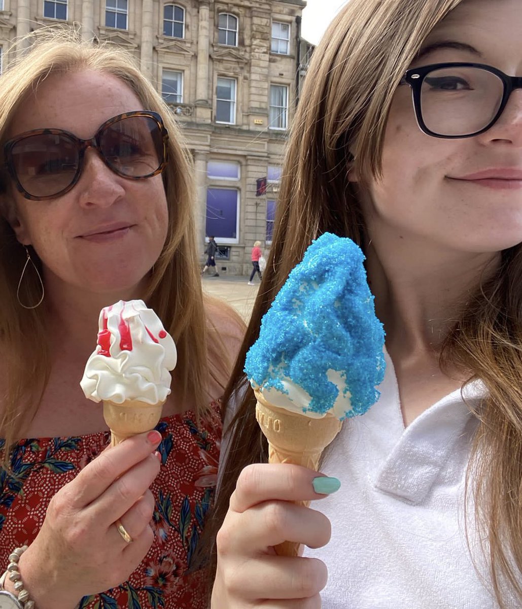 LouThom's tweet photo. When your nail colour matches your ice cream topping 😄🍦💅 https://t.co/URsawVfJfq