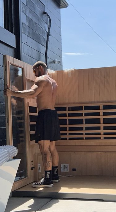 sauna coming in hot 💦 https://t.co/etC0lhx2tU