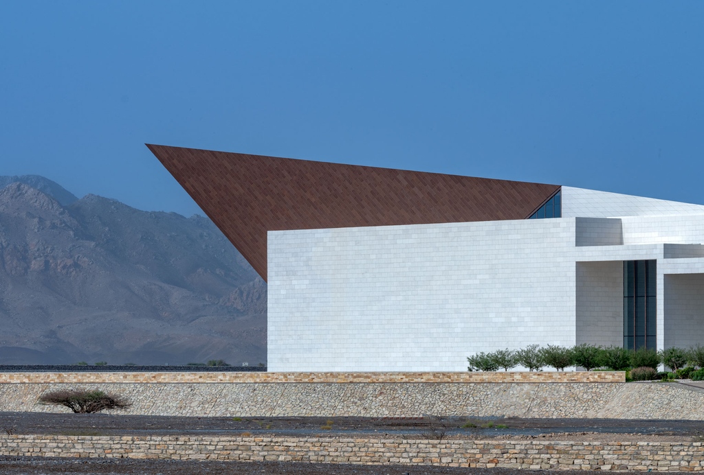 FujifilmME's tweet photo. Oman Across Ages Museum by @danyeid with GFX 100s 📸 🇴🇲

Located in Nizwa, one of the oldest cities in the country, the building design is inspired by the geometric profiles of the mountains and its canyons. 

Learn more about GFX 100s via the link below.
https://t.co/tUqpU9vO91 https://t.co/z1ei6Iq8mN