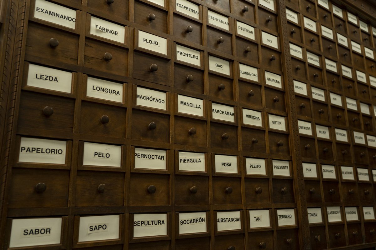 ASALEinforma's tweet image. La @RAEinforma pone a disposición de los interesados la consulta en línea de las imágenes de las 260 439 papeletas que conforman el Fichero de hilo («a-zuzón»), un gran depósito léxico ahora al alcance de todos: ow.ly/i3OT50P7oeg.