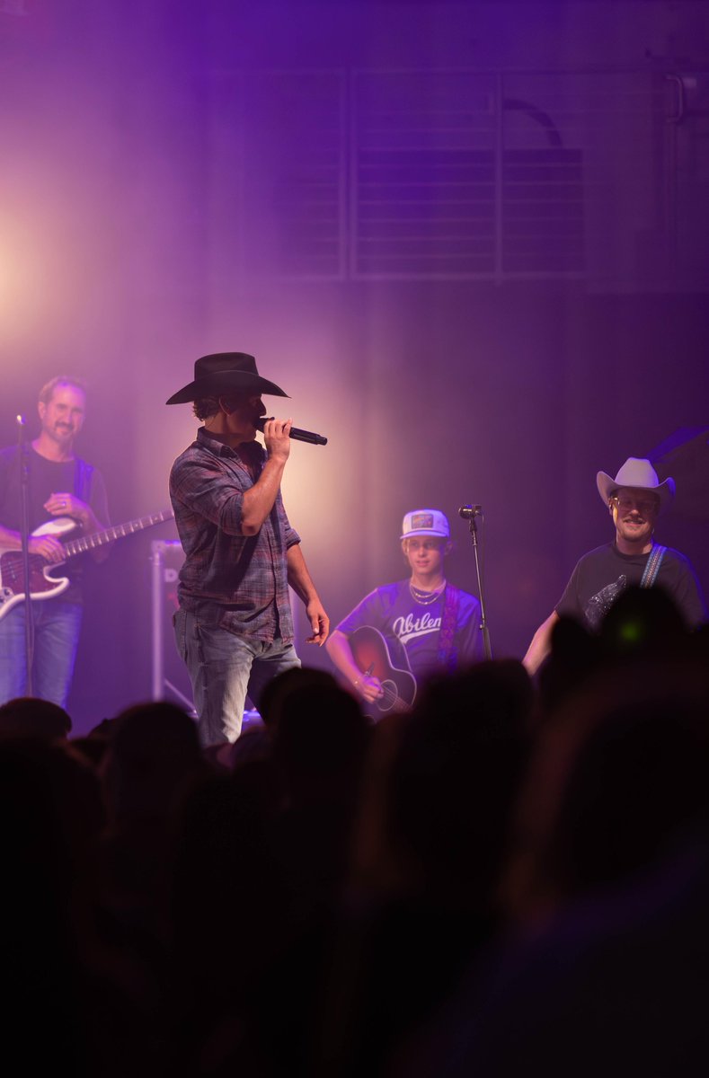 ACUedu's tweet photo. Moody was electric for Back to School Bash with Aaron Watson 🎤
#WildcatWeek #ACU https://t.co/rBfkZo7SaN