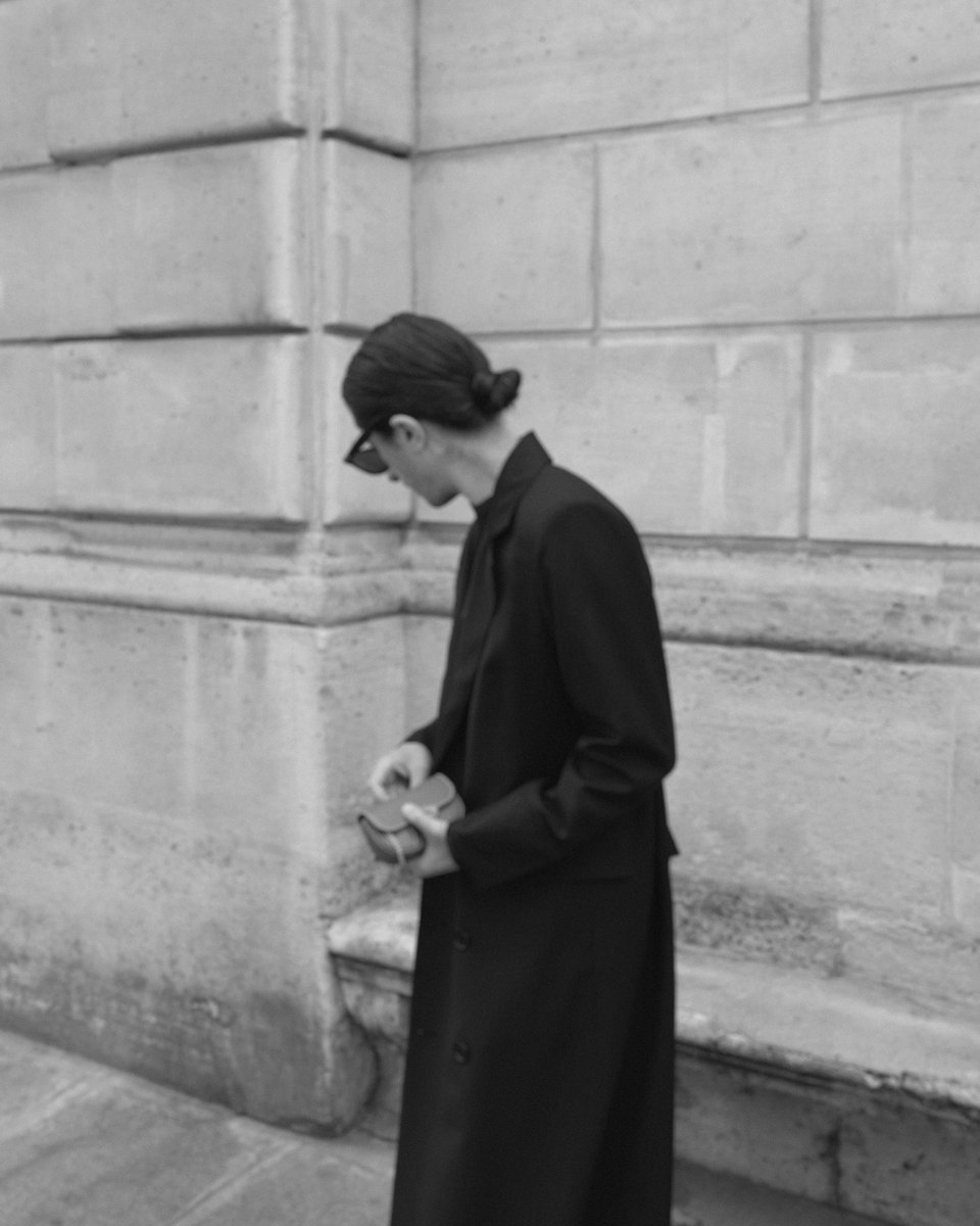 A rive gauche moment
#fashionblogger #fashionstyle #fashionweek #fashiongram #streetstyleinspo #streetstyleinspiration #streetstyleparis #streetstyledeluxe #parisianlifestyle #parisfashionweek #allblackeverything #mensweardaily #menswearblogger