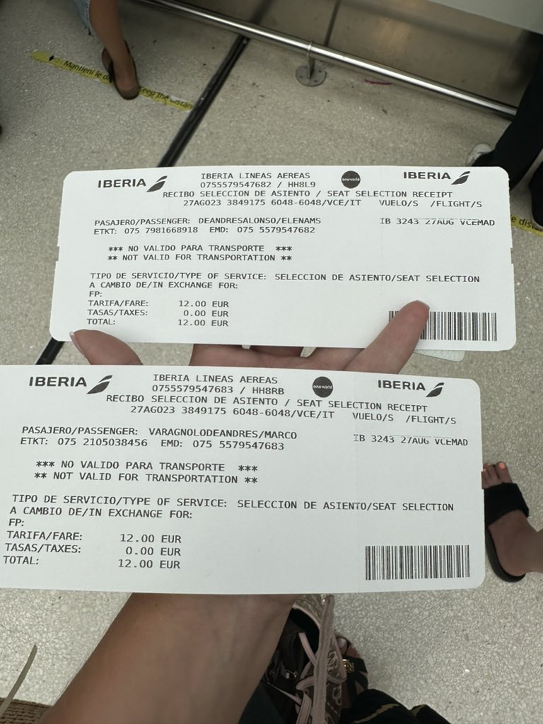 dea_leti's tweet photo. @Iberia @jmotosc Cada día os parecéis más a Ryanair . Me han hecho pagar 24 euros más 8 euros de comisión por pagar con una tarjeta normal de crédito Visa para que me hijo de 9 años fuese sentado a mi lado . Me han hecho esperar 25 minutos en el punto de pago de Are Ticket Counter. https://t.co/sTTOekcw8P