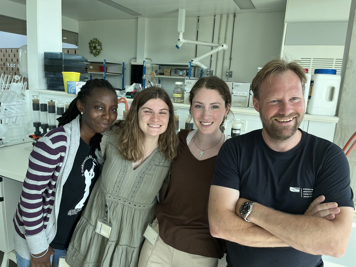 This summer the SHEZOOFUNS group were engaged in a 6 weeks experiment on the effects of salt and heat on zooplankton structure and function.#Aquacosm#NIOO#Limnotrons.