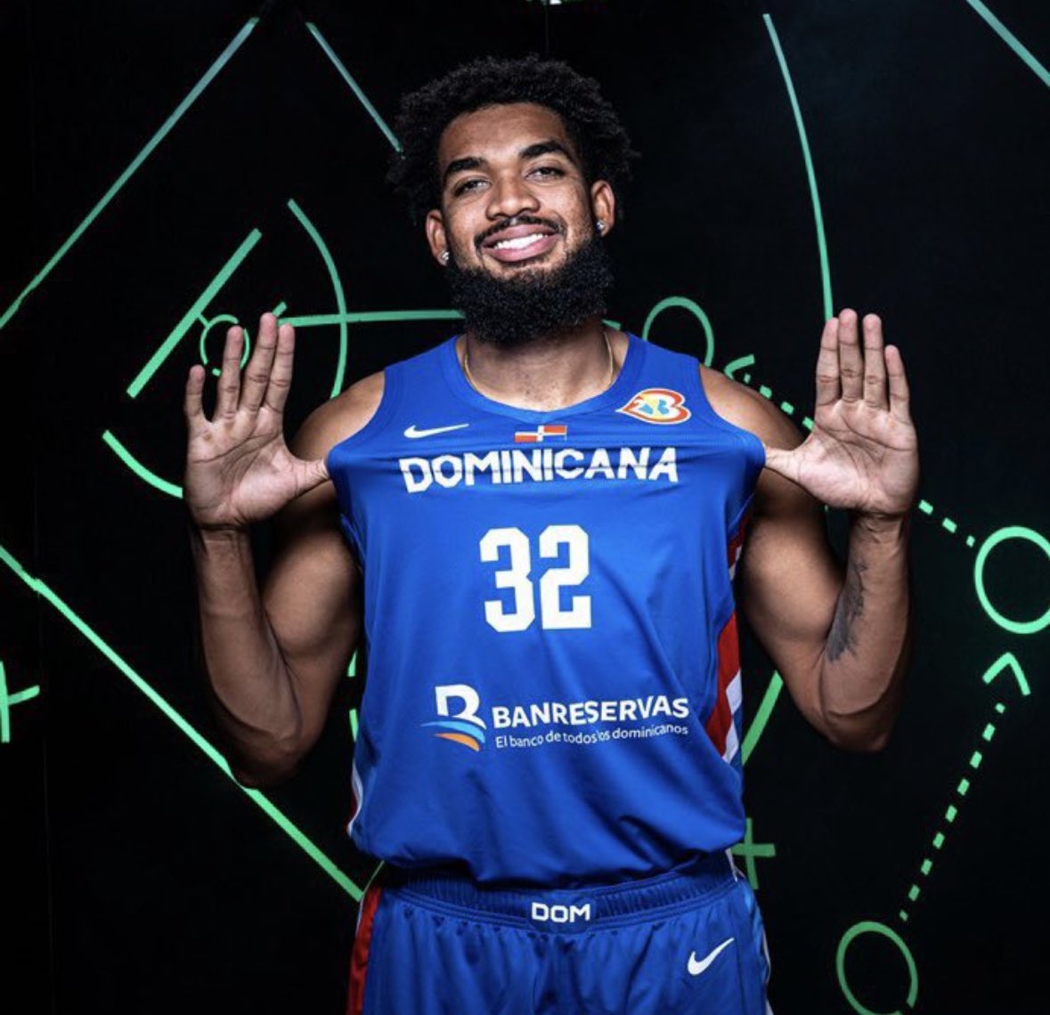 CanchaNba's tweet photo. Karl-Anthony Towns recupera su sonrisa con la camiseta de la República Dominicana y eso es motivo de alegría.

Cada vez le vemos mejor y más confiado en su baloncesto. Clave para las aspiraciones de una selección que está sorprendiendo a todos. https://t.co/KY3MtXJPcq