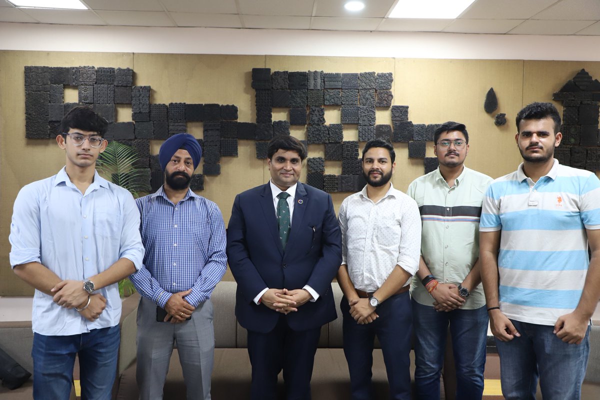 Premveer_Singh_'s tweet photo. with Mr. @rahulramsahai 
(Chairman, PHD Chamber of Commerce &amp; Industry, Jammu)
and Mr. Ishan Verma
(Director - @jkstartups)

~ 26 August 2023

--
@mesh_iitjammu @IITJammu #mesh #fintechiitjammu #iitjammu #startups #investment #funding #JammuKashmir #Jammu https://t.co/YwL3lbU6Xo
