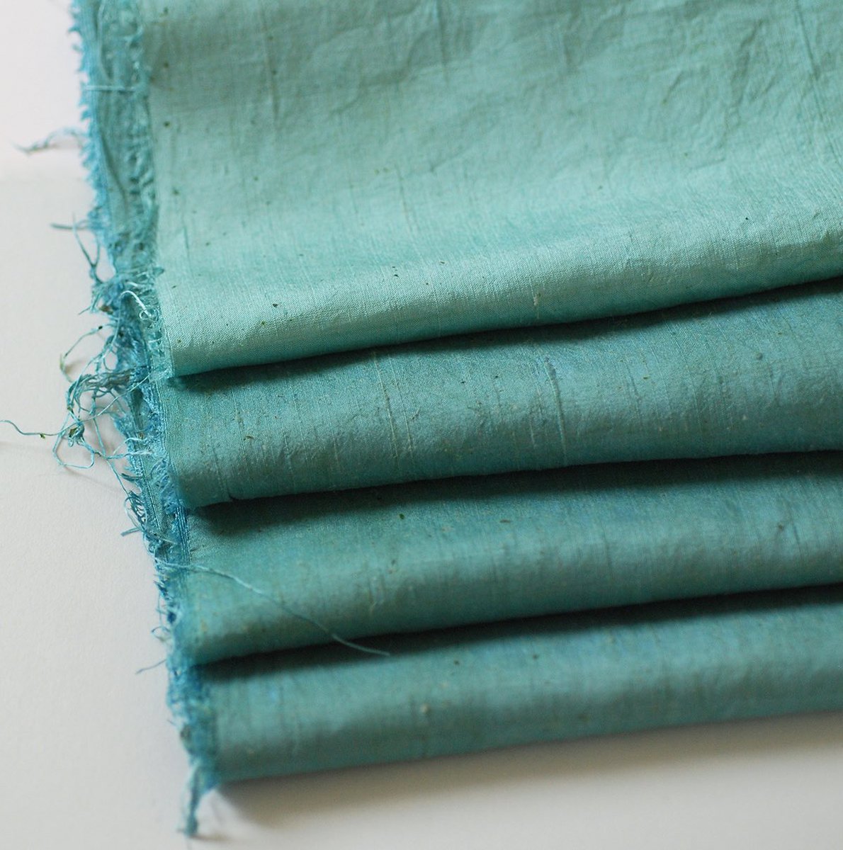 redrubyrose_'s tweet image. Here’s the dry silk from yesterday’s indigo leaf dye sesh. It’s pretty much my dream colour. From seeds planted at the end of June.