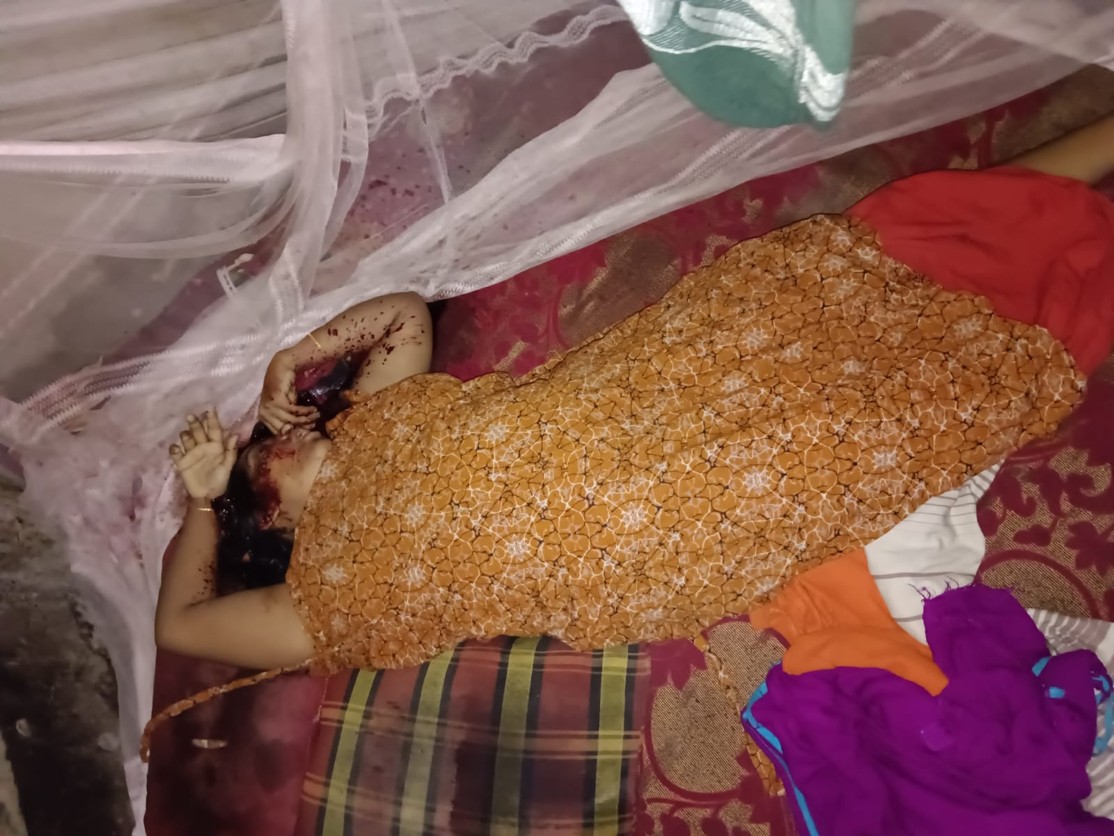 বেনাপোলে স্বামীর কুড়ালে আঘাতে স্ত্রী খুন