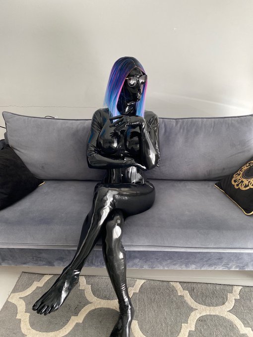 Am I the type of object you would date? https://t.co/CqIRcHS28Z