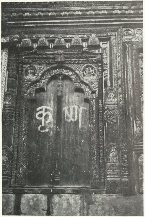 Do you know what means this door letters?
#sanskrit
#bharat #nepal #visnu #vishnu 
#learningSanskrit