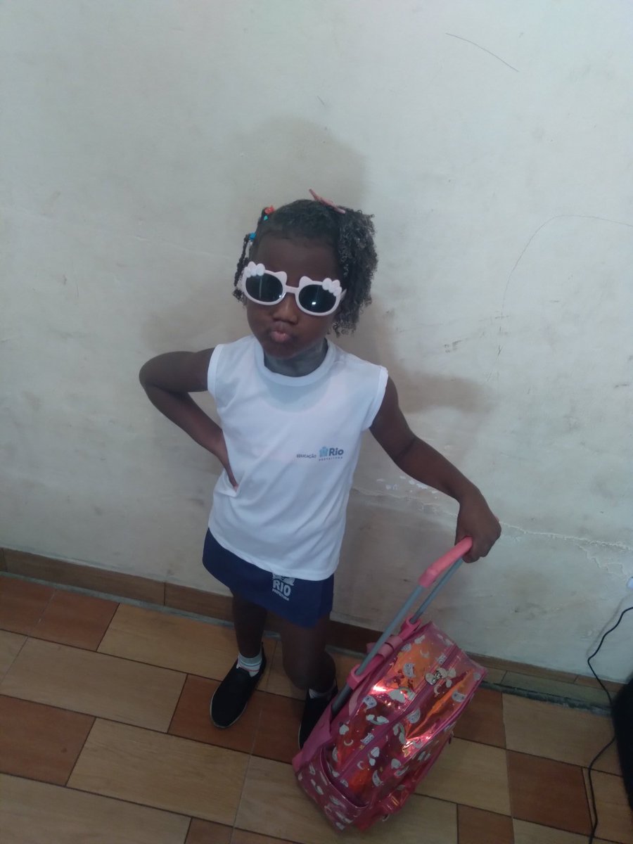 Parabéns filha tudo de bom felicidade quer papai do céu derrame chuvas de bênçãos na sua vida curta seu dia filha te ama muito 🥰🥳🎂