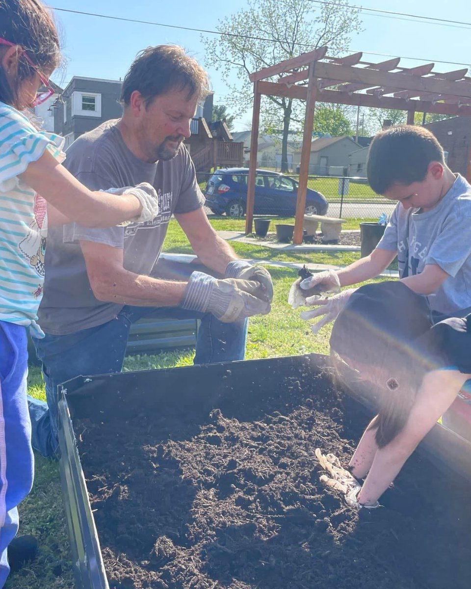 onelifehendo's tweet photo. Meet Ron. Ron is the Church in his life by serving others. How can you serve . WE ARE the Church.

How can you be the Church in your world this week?

#HendersonKY #WeAreTheChurch #ForHenderson #BeTheChurch #ServeOthers https://t.co/djpiT9CGYu