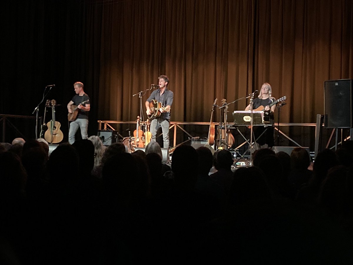 Took my beautiful Mum to see Seth Lakeman last night. Brilliant show. First time seeing <a href="/AlexHartMusic/">Alex Hart</a> - What a talent! 
Brilliant night <a href="/Marjon_Arts/">The Quad Theatre, Marjon Arts Centre</a> 💚
<a href="/SethLakemanNews/">Seth Lakeman</a> #Devon