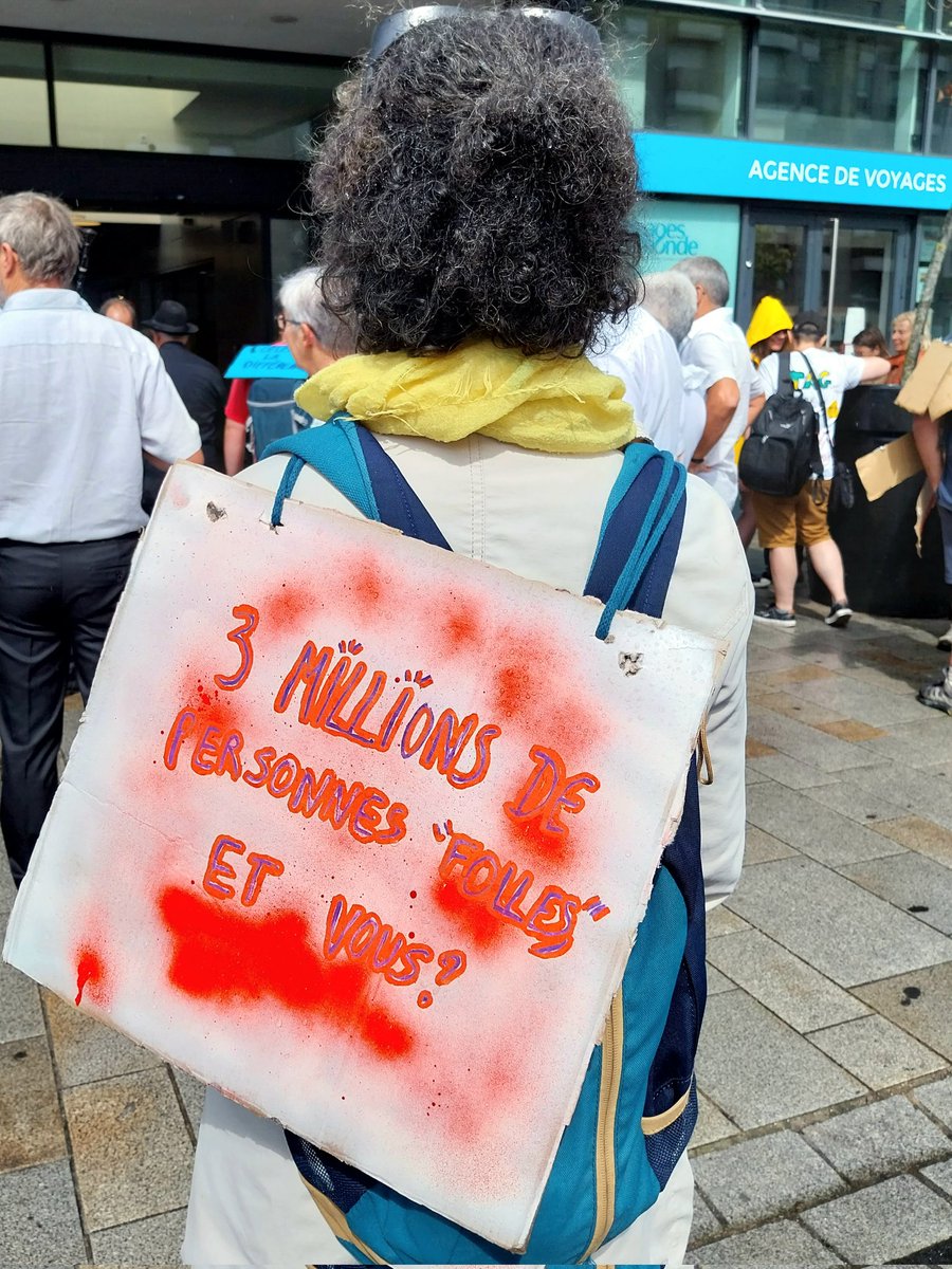 VictorienFaber's tweet photo. 😇 1ère #MadPride à Saint-Brieuc pour déstigmatiser la santé mentale ce 26-08-2023.

Une marche qui a réuni une centaine de personnes avec slogans, lecture de témoignages, danses...

Un beau moment de folie et de poésie !

https://t.co/UNTMSZbLkK
#cotesdarmor #Bretagne #bzh https://t.co/DbcRsMpsfR