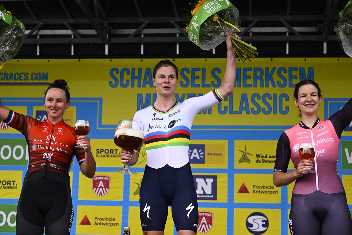 Wat een prachtig podium in Merksem! #schaalsels #merksem #vleemo #windaandestroom #sportinga

📸Imagetting