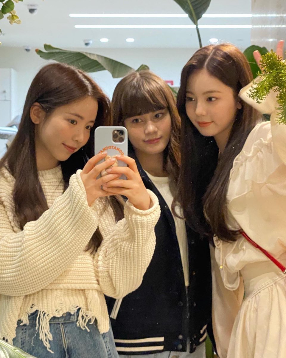 NiziUBrasil's tweet photo. Atualização do NiziU no Instagram: (2/2)

🔗https://t.co/4XzyZZMxVJ

#NiziU #NiziUGRAM @NiziU__official https://t.co/rIoBt8a0ih