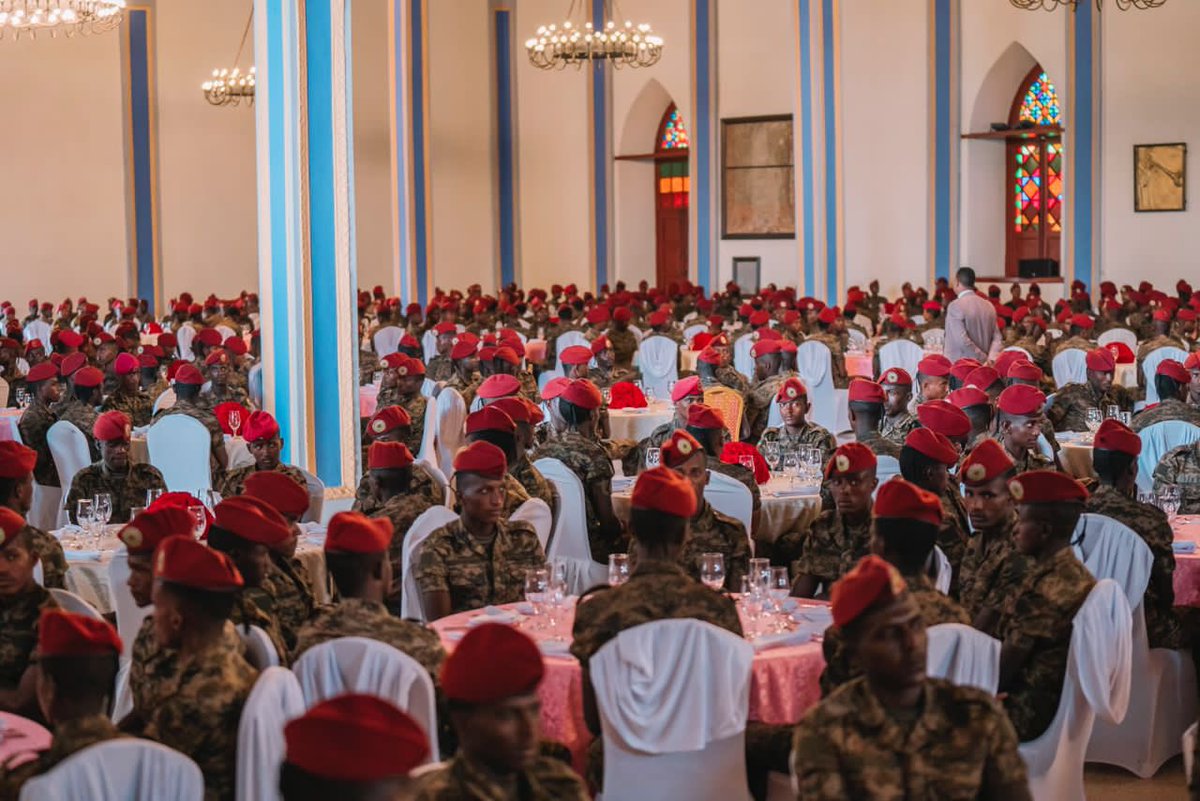 PMEthiopia's tweet photo. Prime Minister Abiy Ahmed welcomed back members of the Republican Guard that had been away on intensive training as part of security sector capacity building.
#PMOEthiopia https://t.co/Sx60PwVFGA