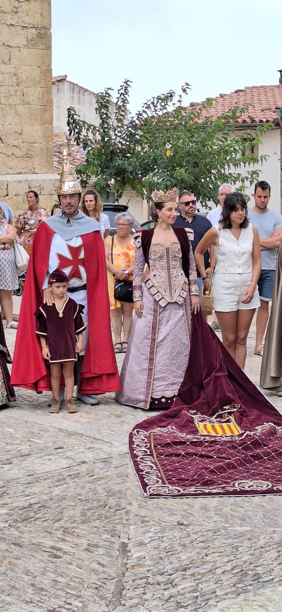 GCavallersC's tweet photo. Ayer la Germandat pudo participar en las fiestas de Cinctorres mediante un desfile por las calles del pueblo y lectura de Carta Pobla. Además, pudimos disfrutar durante el fin de semana del gran ambiente y resto de actos que habían programados. Fadrell!!⚔️ https://t.co/AuEgI1oNSB
