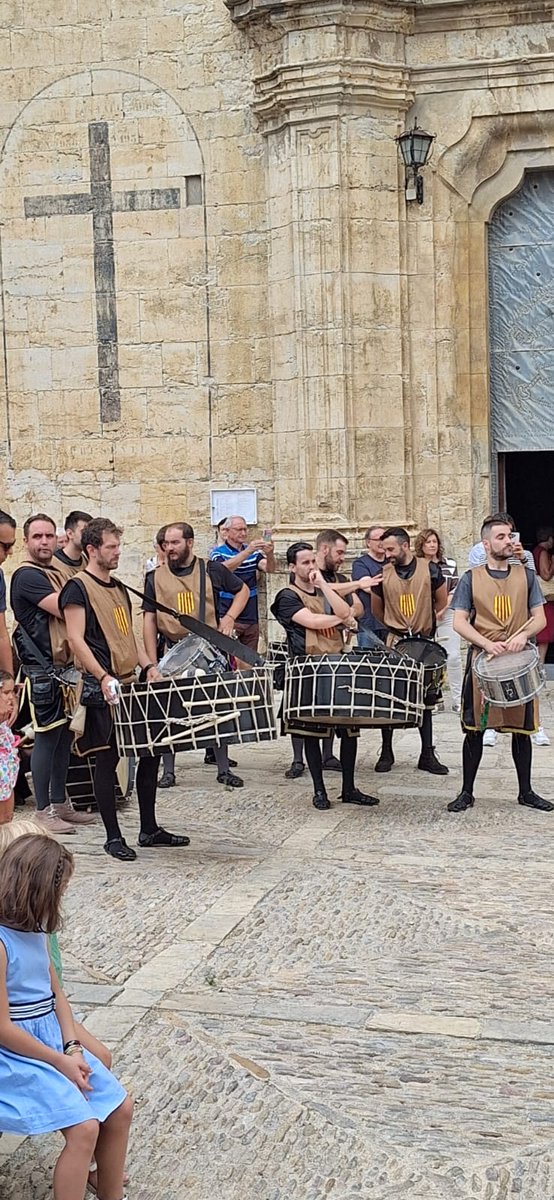 Ayer la Germandat pudo participar en las fiestas de Cinctorres mediante un desfile por las calles del pueblo y lectura de Carta Pobla. Además, pudimos disfrutar durante el fin de semana del gran ambiente y resto de actos que habían programados. Fadrell!!⚔️