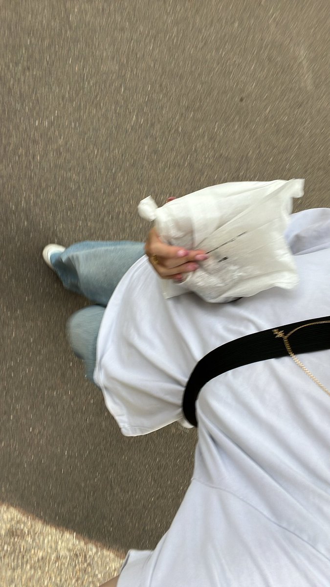 La goat a achetée le pain