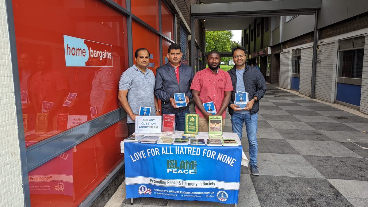 amea_wm's tweet image. #messageofpeace ⁦@amea_wm⁩ leafling ⁦@WalsallCouncil⁩ area.
⁦@Ansarullah_UK⁩
⁦@ukmuslims4peace⁩
