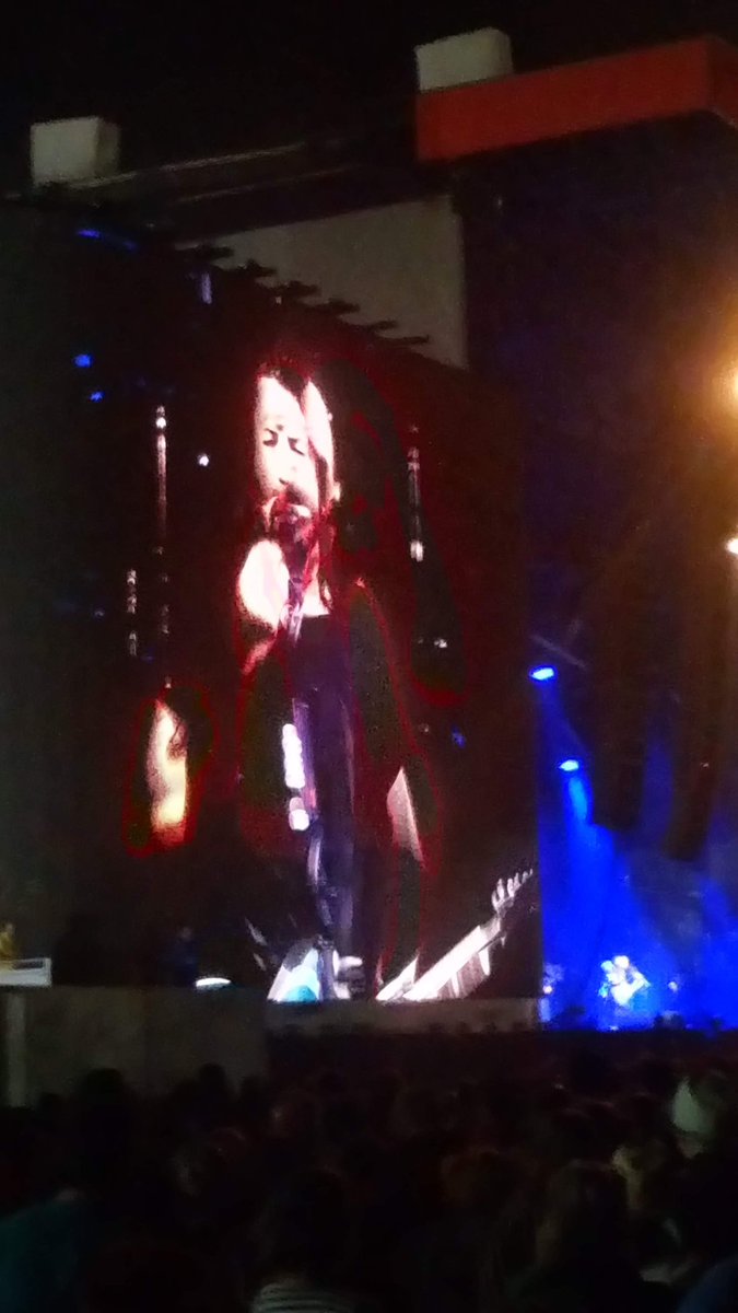 TheMossBall's tweet photo. @RadioX @foofighters @PollyJames @OfficialRandL We were there. https://t.co/Godcd1K71J