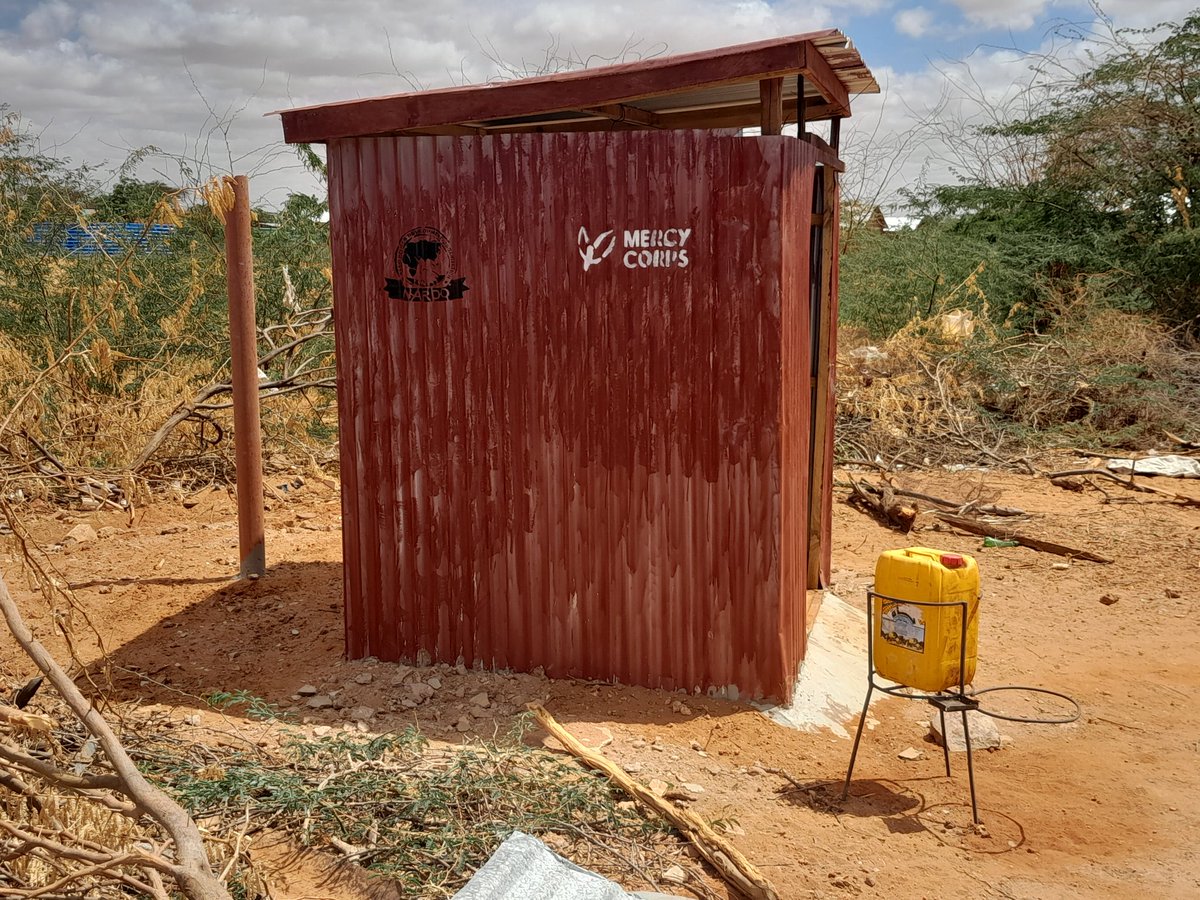 nardo_hoa's tweet image. #NARDO also supported construction of 20 shared latrines with solar power and hand washing  stations with soaps (15  in #TULO AMIN and 5 in Al-Barakat IDP) in #Baled-Xawo District in Gedo Region.