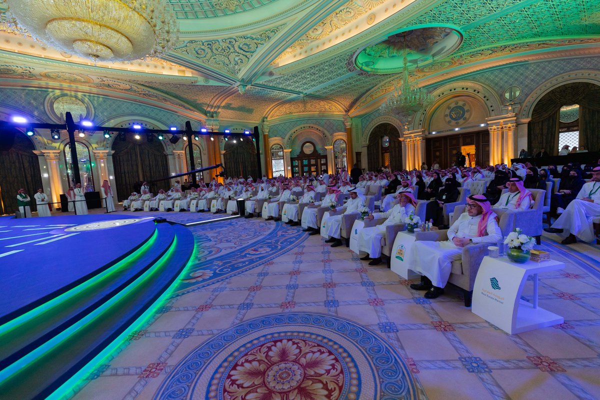 MojKsa's tweet photo. وزير العدل د. وليد الصمعاني يدشّن #البورصة_العقارية https://t.co/7Xn34VTMe8 التي تعزز الأمن العقاري، وتيسر عمليات تداول العقارات بموثوقية وشفافية، إضافةً إلى تقديم خدمات الرهن والتمويل العقاري، وإصدار الصكوك لطلبات فرز ودمج العقارات باستخدام الهوية العقارية. https://t.co/U0N0R0Ifhp