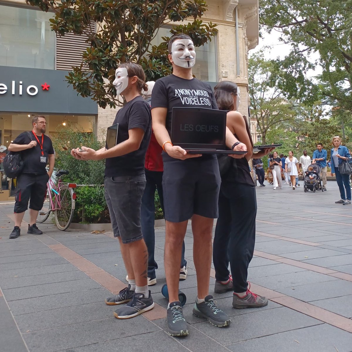 Raimon_Sabater's tweet image. Action @humanesupremacy #anonymousforthevoiceless hier lors de la #journeemondialepourlafinduspecisme 👌

#agirpourlesanimaux #stopspecisme #justicepourlesanimaux #souffranceanimale #veganisme #evoluer #exploitationanimale #sentienceanimale #lesanimauxmeritentmieux #causeanimale