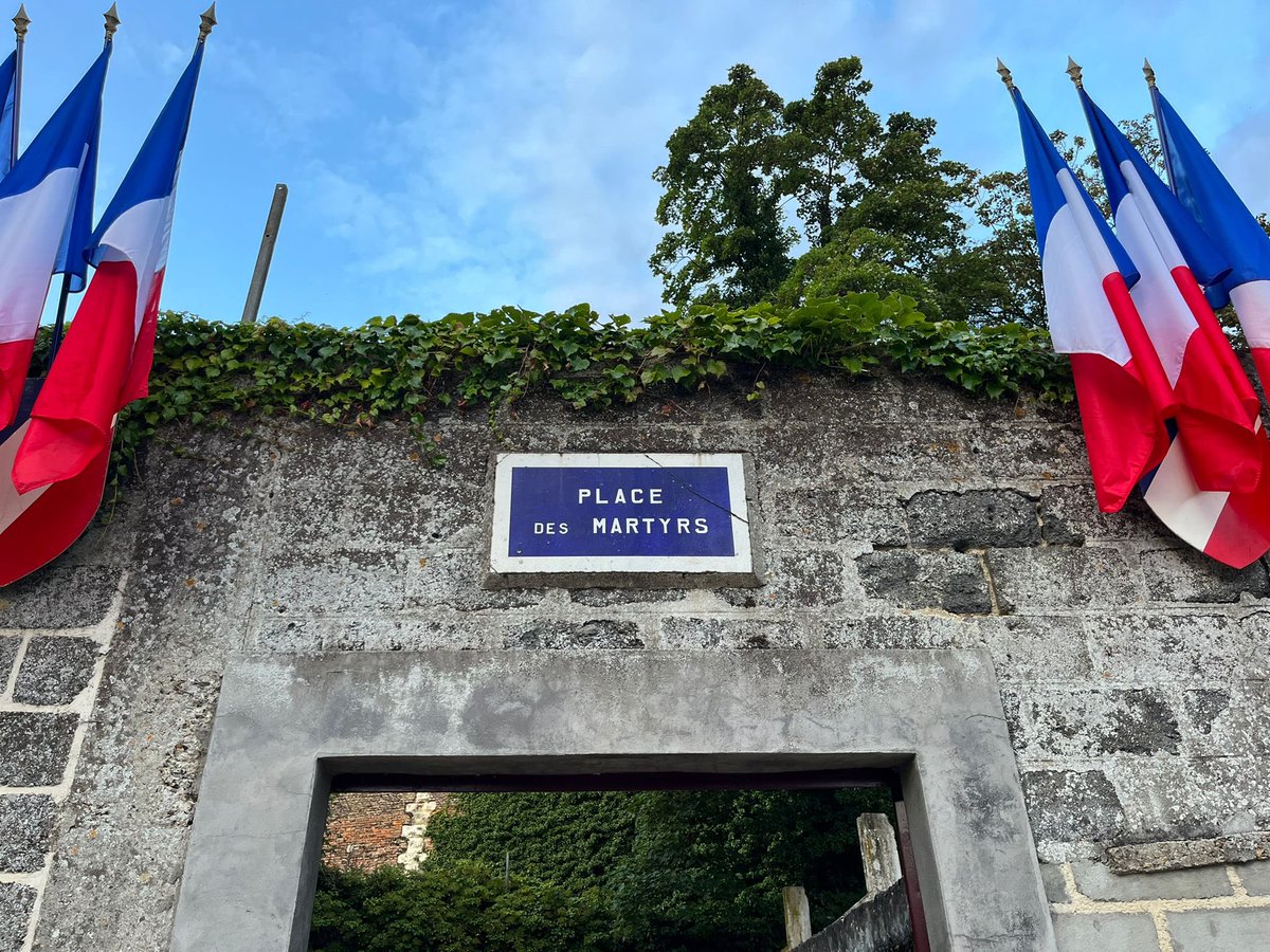 MargauxDeletre's tweet photo. 79ème anniversaire de la libération de la ville d’#Amiens : dans les fossés de la citadelle, au poteau des fusillés, nous honorons chaque année avec émotion la mémoire des martyrs de la résistance. Ils sont 35 à être tombés en ces murs entre 1940 et 1944. Nous ne les oublions pas https://t.co/qg8WGlc2Kh