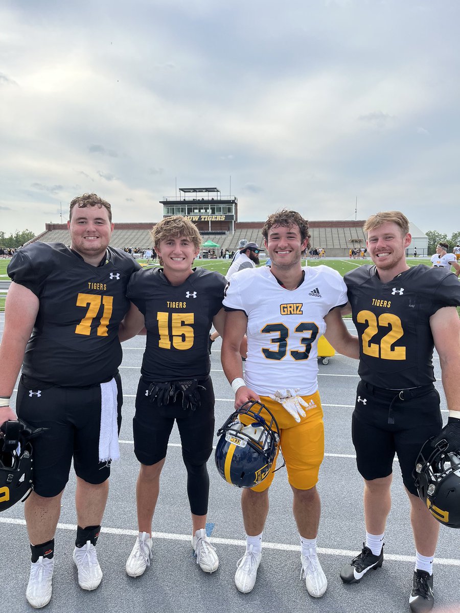 LCCknightFb's tweet photo. #KnightsForever playing at the next level got together yesterday!! @zkerr5935 @EvanDienhart1 @BaylorSmith18 , and Daniel Roach https://t.co/vwcwvwZWT0