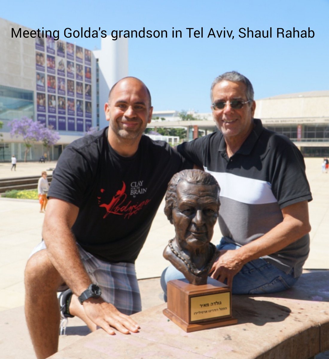 Clayforthebrain's tweet photo. It was such an honor to myself when I could meet Golda's grandson in Tel aviv, Shaul Rahab, before displaying her bust.
#Goldameir #israel #clayforthebrain #art #escultura https://t.co/yrFjwpBZz8