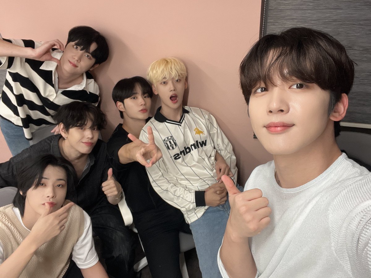 WEi__Official's tweet photo. 늦여름같은 날씨에 찾아온 시원한 빙수같던 위아이🍧
8월의 마지막 주말도 위아이랑 같이 달려주신 루아이여러분, 감사합니다🌟

#위아이 #WEi 
#Eternally #질주 #OVERDRIVE https://t.co/UBCTDJndxK