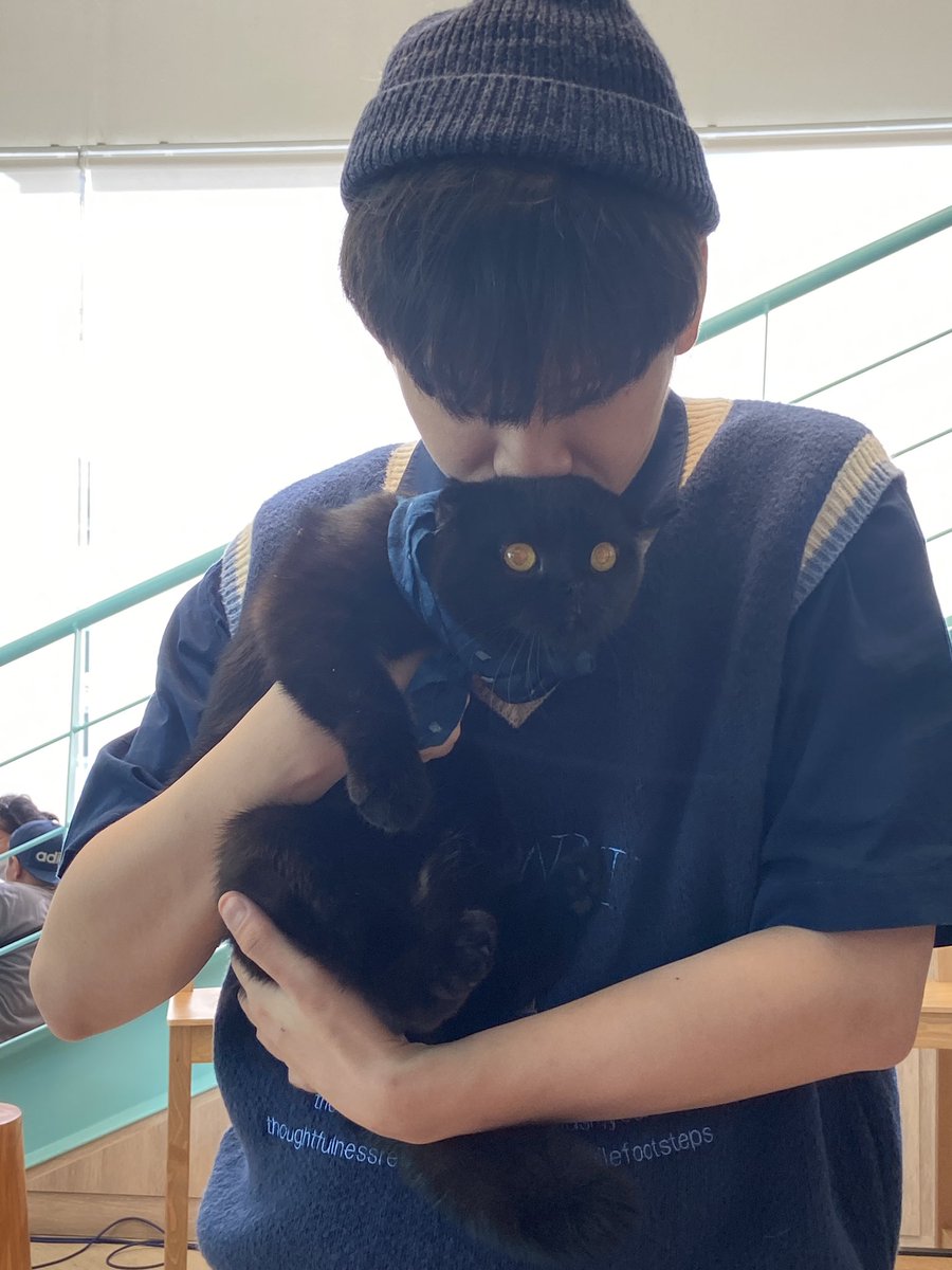 ple_yam's tweet photo. มุมนี้ฮปที่ไปงานต้องมี😹 ละมุนบอย กับ น้องญานิล 😸#CAT_ICON #Kachanontanun https://t.co/ltr1sc7HK2