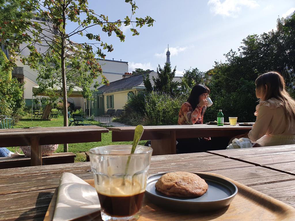 Calme et soyeux petit déjeuner dominical au jardin de la maison de Balzac <a href="/Maison_Balzac/">Maison de Balzac</a>