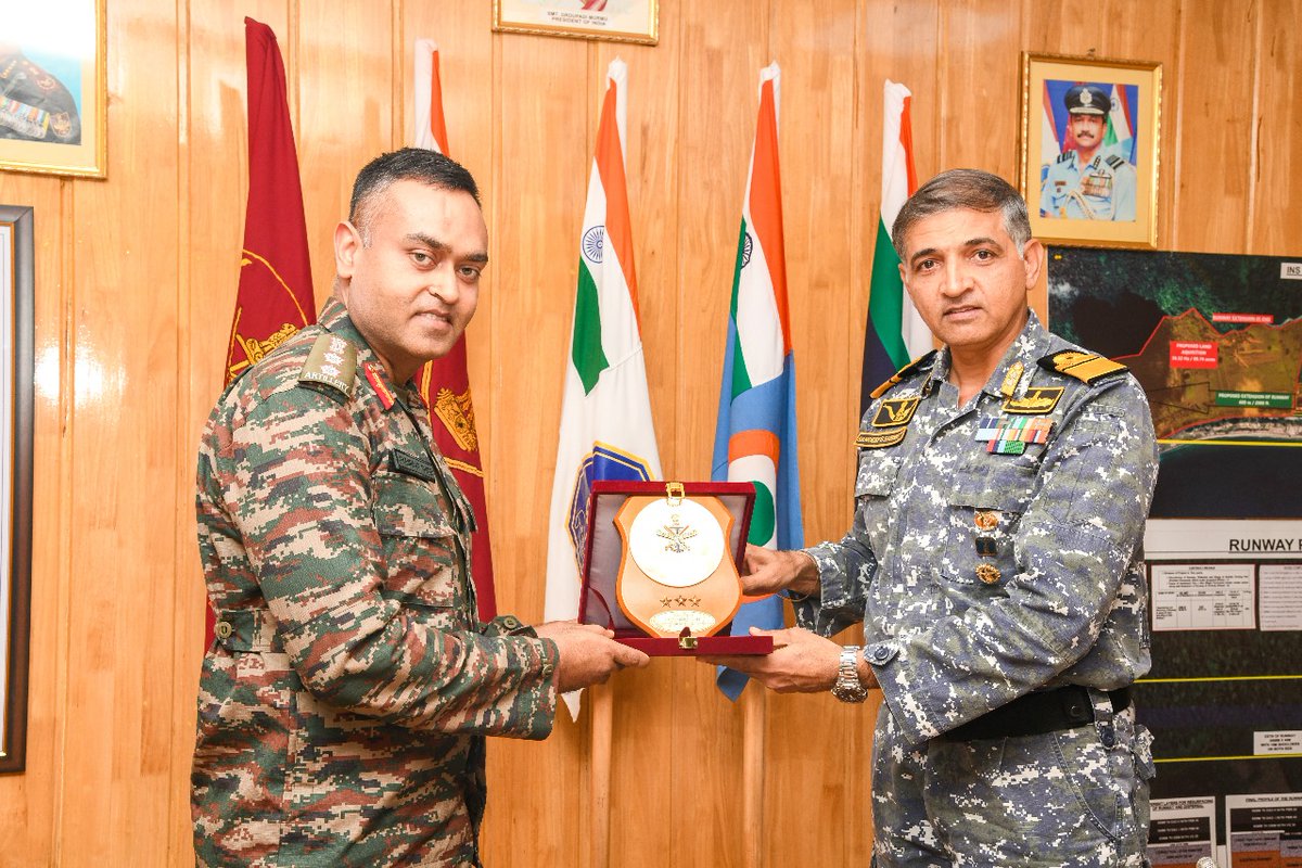 AN_Command's tweet photo. 1/
Higher Defence Management Course from the College of Defence Management visited #ANC from 20-26Aug. RAdm Sandeep Sandhu, Chief of Staff, ANC interacted with the team & gave an overview of the jt. services command. #HDMC19 engaged in strategic learning & experience sharing
#ANC https://t.co/fHJNLKU5SQ