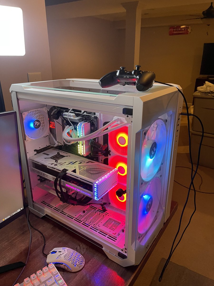 CSlayergaming's tweet image. The new pc is insane I love it #pc #gaming #geforce #amd #ryzen #content #ryzen9 #Kick  #KickAffiliate  #tiktok