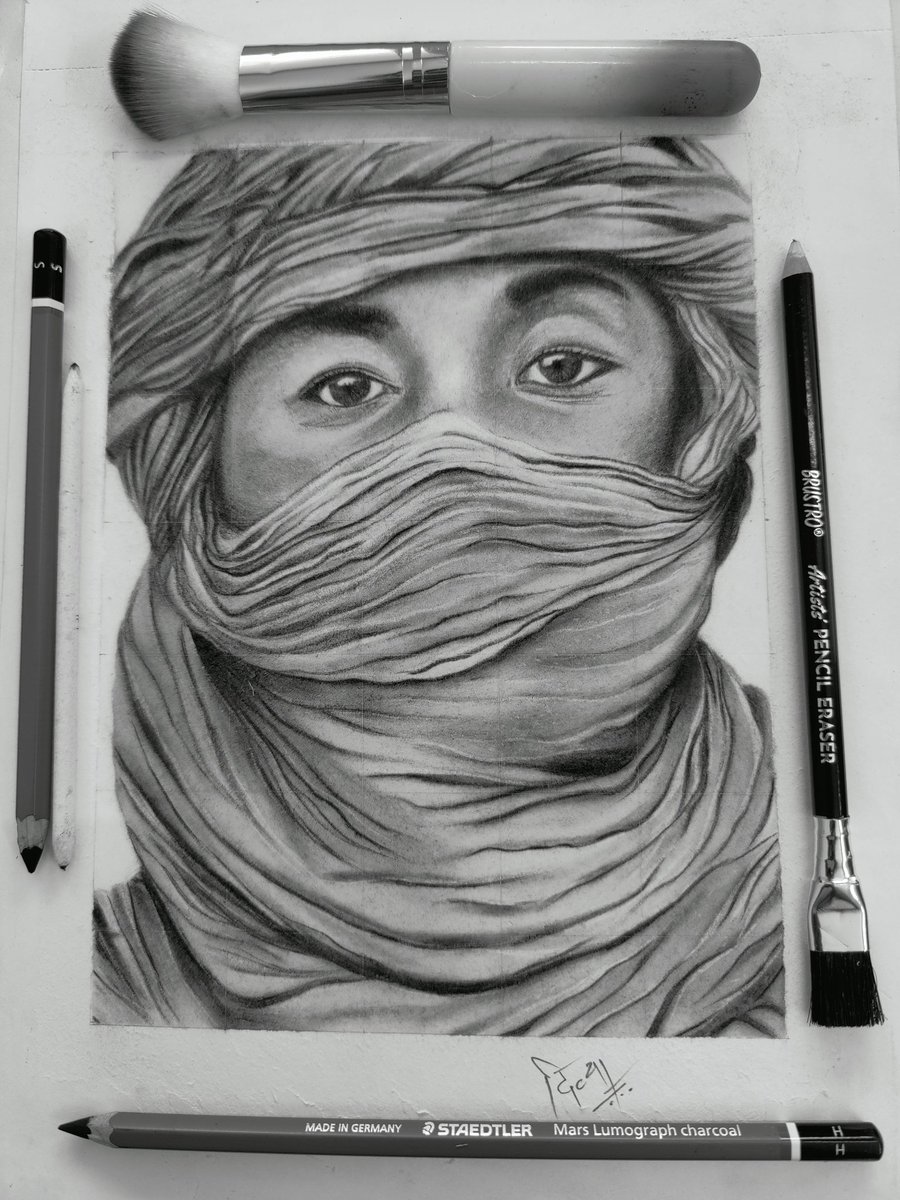 What do you think?
.
.
#pencilsketch #charcoal #Pencildrawing #art #artist #ArtistOnTwitter #portrait #MaskGirl #MaskUp #drawing