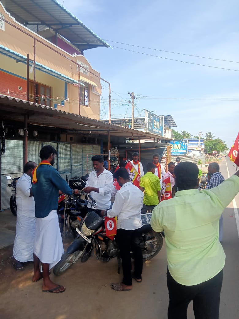 Madhavanoffici's tweet photo. பட்டுக்கோட்டை நோக்கி செல்ல தயாராகிறது வாகனங்கள் https://t.co/BrCNHJDUwt