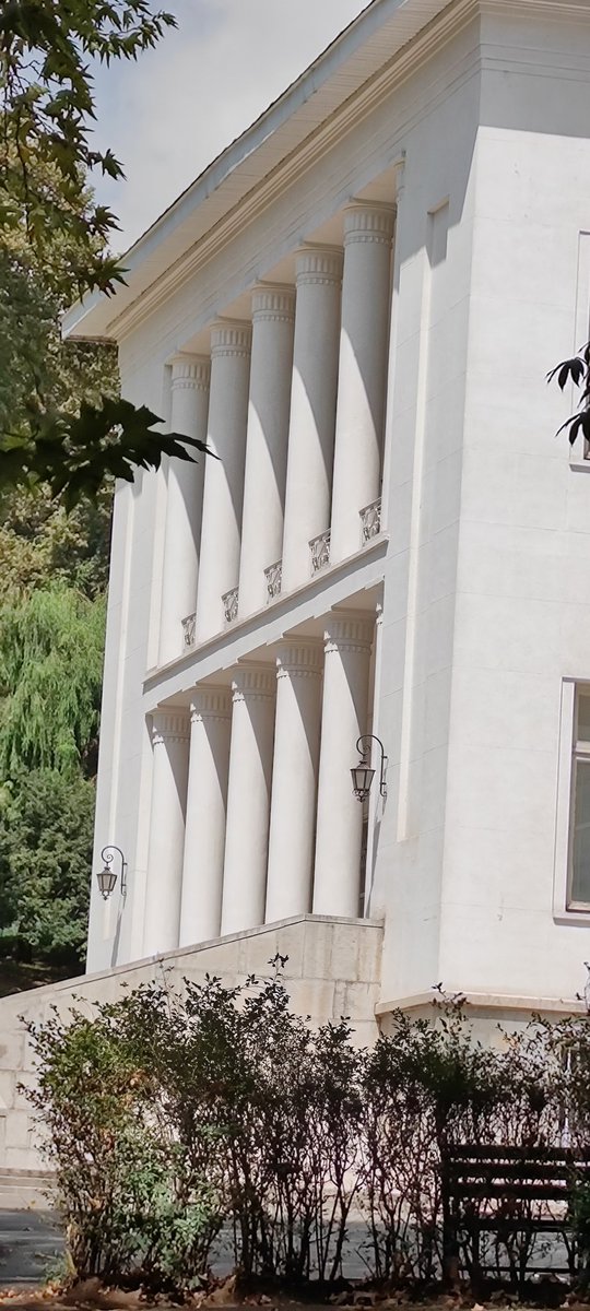 saadabadcomplex's tweet photo. .
کاخ سفید بزرگترین کاخ مجموعه 110 هکتاری            سعدآباد است که به علت رنگ سفید نمای آن به این نام شهرت یافته بود.این بنا, علاوه برآنکه اختصاص به امور اداری و تشریفاتی داشته اقامتگاه تابستانی پهلوی دوم  و همسرش ,فرح نیز بوده است .              

@saadabadpalace https://t.co/0BrTxY24QU