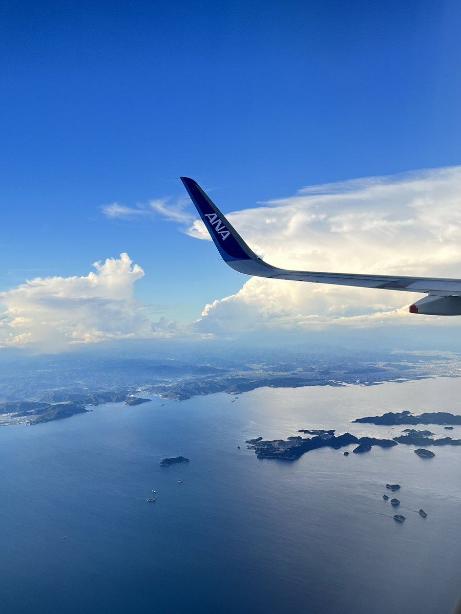 taki_217's tweet photo. きれいな空やった☁️☁️☁️✈️ https://t.co/jgBG7rkov2