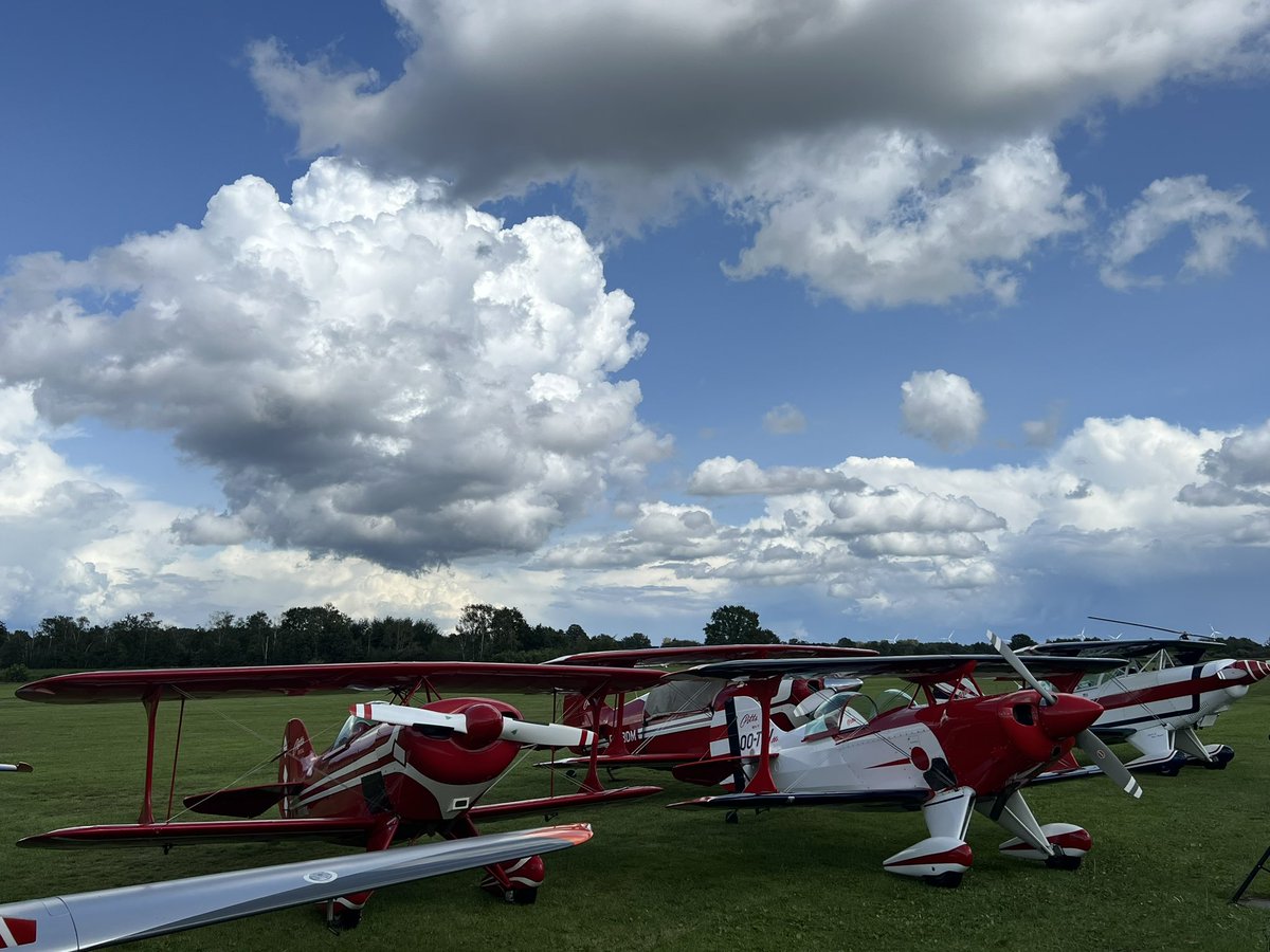 koensquasher's tweet photo. Heerlijk! 14.00u. Opendeurdag op het oudste vliegveld van België. Dank je door deze lucht 😍 #vrtweer Aero Kiewit, Hasselt https://t.co/AWs6LEGbri