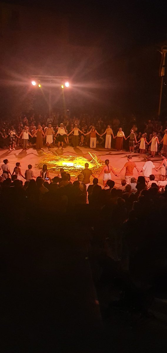 lAlbertVerges's tweet photo. Ahir al vespre: 150 anys de La Crema de #Tortella #La_Crema un fet històric: https://t.co/oo27sm6vl8 https://t.co/ZbWUFIYKVf
