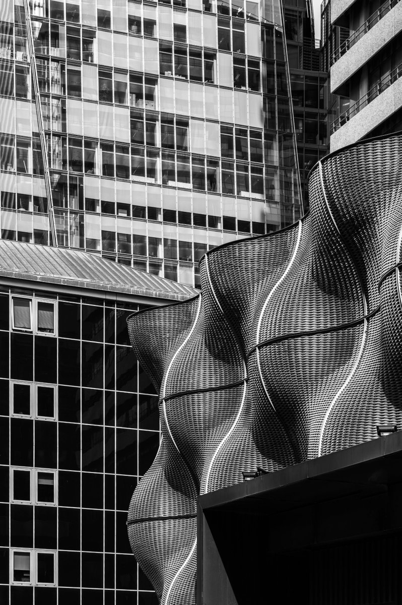 Capturing Design Elegance: Thomas Heatherwick's Boiler Suit at Guys Hospital 📸🏥 Sharing a glimpse of architectural innovation that redefines healthcare space design. I love the woven steel threads of this design. #HeatherwickAtHuys #ArchitecturalCapture #DesignForHealing