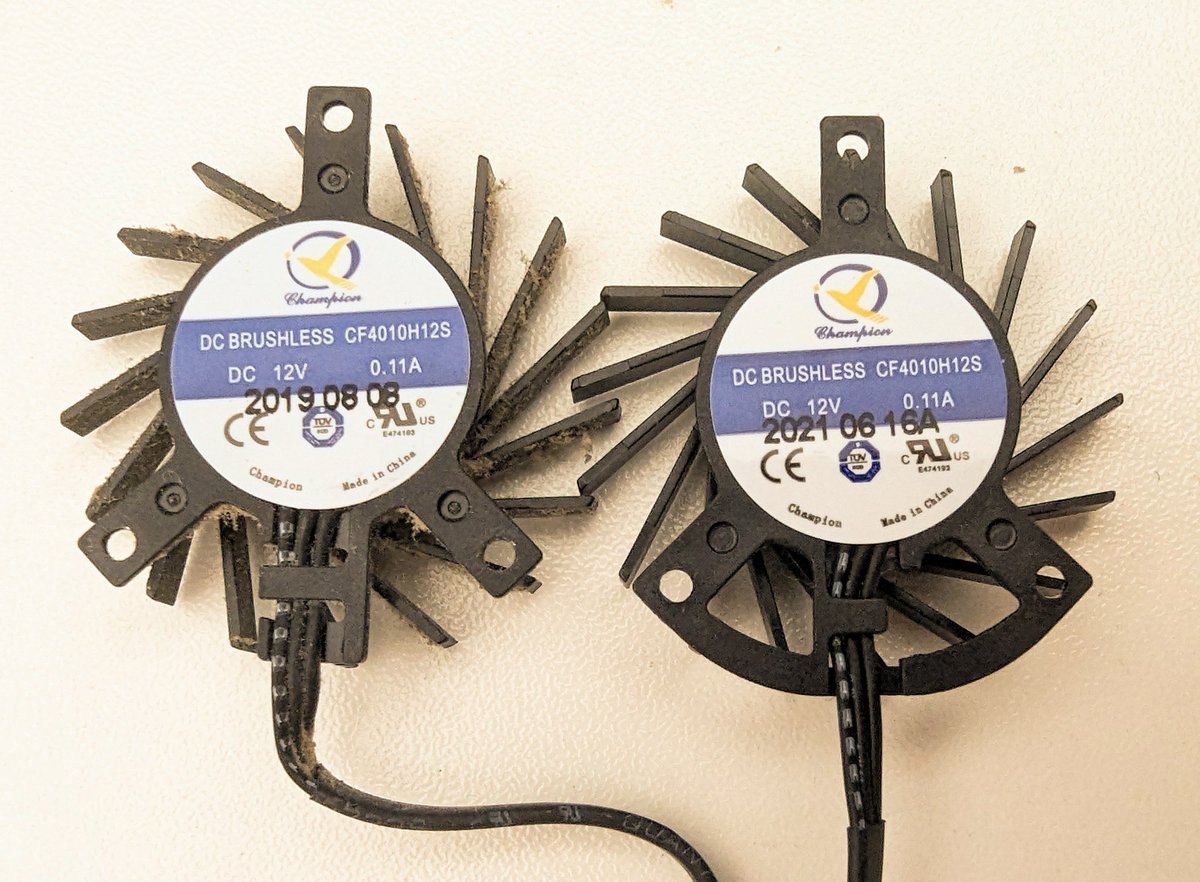 2020年の夏から使ってる #Ryzen7 3800X のマザー Asrock X570 Steel Legend のチップセットファンから異音が常に出るようになり、ファン交換しました。　
画像のように軸流ファンではなくラジアルファンなので　まず #Asrock のサイトで相談すると台湾から無償で送ってくれた。ありがとう！