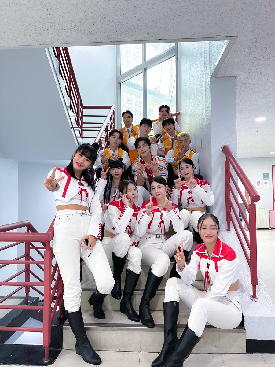 TVXQ's tweet photo. 열심히 준비했던 이번 활동이 인기가요 무대를 마지막으로 끝이 났습니다
항상 뜨겁게 응원해 주신 덕분에 잘 마무리할 수 있었던 것 같습니다🎪❤️‍🔥
앞으로도 많은 기대 부탁드리며 좋은 앨범과 무대로 보답할 수 있는 동방신기 유노윤호가 되도록 하겠습니다‼️ 감사합니다🥰

#유노윤호 #UKNOW
#동방신기 #TVXQ! #東方神起
#VujaDe #뷰자데 
#Reality_Show #리얼리티쇼 
#인기가요 #Inkigayo