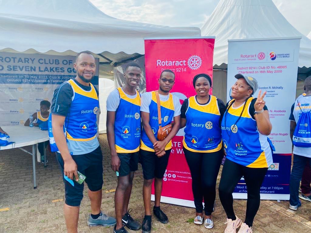 RotaractKibuli's tweet photo. “Once you choose hope, anything’s possible.” — Christopher Reeve

Today @RotaractKibuli created hope to the cancer patients ♋️ through participating in #RotaryCancerRun23 @RotaractD9213 @RotaryMedia256 @Rotaract_TV @UgRotaryCancerP 

#rctklakibuli #KibuliGovernment #HopeCreators https://t.co/zBRJ4zTSRY