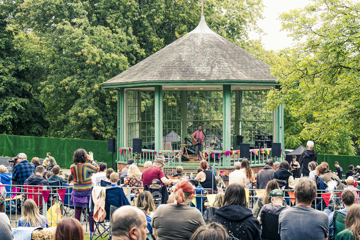 An amazing opening set from <a href="/beanstoast/">Beans on Toast</a> 🌳

Set times for the rest of the day: 

13:05 <a href="/vona_vella/">Vona Vella</a> 
13:45 <a href="/LordTensheds/">Tensheds</a> 
14:25 <a href="/frankturner/">Frank Turner</a> 
15:15 <a href="/truckstoph/">Truckstop Honeymoon</a> 
16:20 @FerrisSylvester 
17:25 <a href="/jeffreylewisand/">Jeffrey Lewis</a>
18:35 <a href="/SkinnyLister/">Skinny Lister</a> 
20:00 <a href="/beanstoast/">Beans on Toast</a> 

📸 Sam Ealam